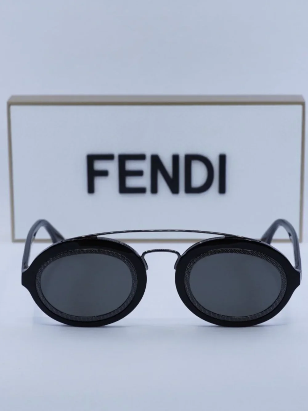Fendi FE40094I 01A Oval Sunglasses -  Shiny Black / Smoke